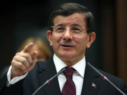 Ahmet Davutoglu aseguró que aquellos que estrechen la mano del presidente sirio serán responsables de 'crueldades en Oriente'. AFP / A. Altan