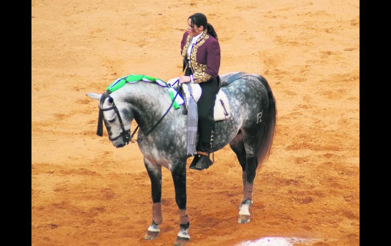 La rejoneadora mexicana Mónica Serrano tuvo un incidente con el público en el Carnaval de Autlán. NTX / ARCHIVO