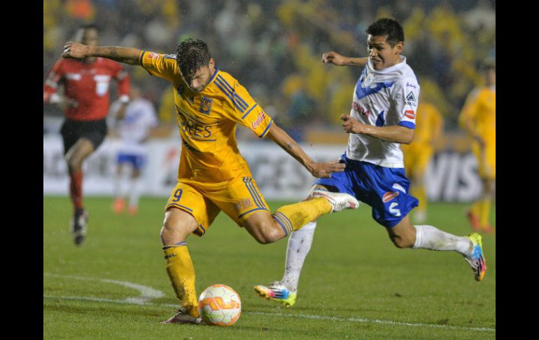 Rafael Sobis colaboró para la causa felina con dos goles, al 20' y al 85'. EFE / M. Sierra