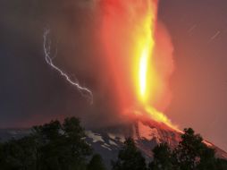 El volcán chileno Villarrica permanece en observación debido a su intensa actividad de días pasados. AP / ARCHIVO