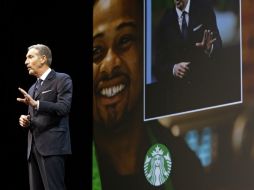 Howard Schultz, director general de Starbucks, habló sobre el tema en su reunión anual con accionistas. AP / T. Warren