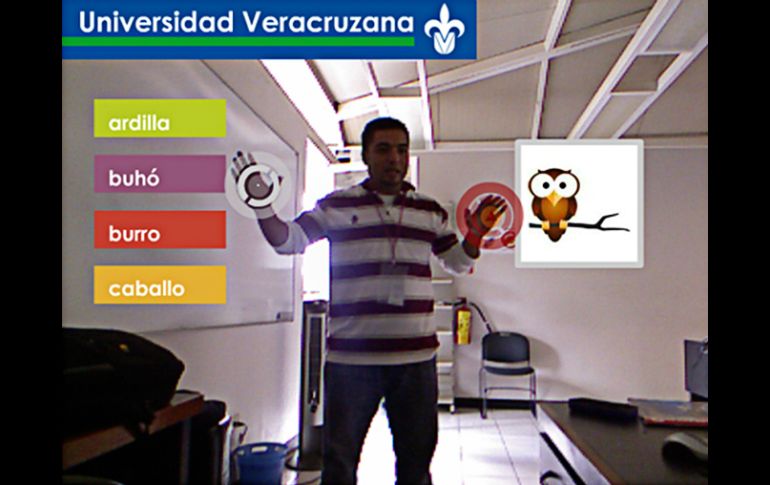 Con el uso de Kinect, buscan ayudar a personas con discapacidad auditiva para que aprendan a leer. ESPECIAL / Agencia ID