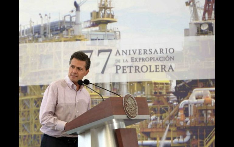 El Mandatario aseguró que México está preparado para hacer frente a la coyuntura desafiante de los bajos precios del petróleo. EFE / Presidencia de México