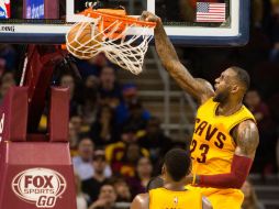 A pesar de que Lebron James apenas anotó 16 puntos en el encuentro, fue eficiente en el ataque. AFP / J. Miller