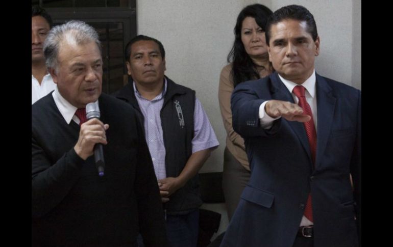 Silvano Aureoles, al momento de tomar protesta como candidato del PT al gobierno de Michoacán. TWITTER / @Silvano_A