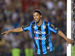 En México, Ronaldinho ha destacado más por las fiestas en las que se le ha involucrado que por el futbol desplegado en las canchas. MEXSPORT / ARCHIVO