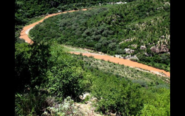 La empresa no contaba con la licencia ambiental única actualizada; no había instalado plataformas ni puertos de muestreo. AP / ARCHIVO