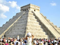 Cada año fieles acuden al sitio arqueológico para recibir la primavera. NTX / ARCHIVO