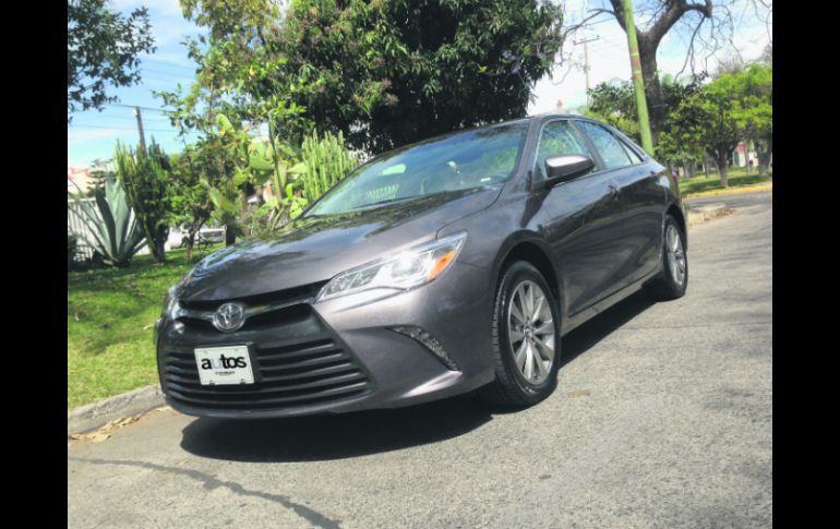 Elegante. Con un traje de etiqueta, el Camry nos ha demostrado al paso de las generaciones un diseño sobrio y neutral. EL INFORMADOR / M. Castillo