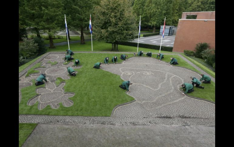 Mostrarán un mosaico con una superficie de 250 metros cuadrados, plantado a mano y formado por miles de tulipanes de colores. EFE / Especial