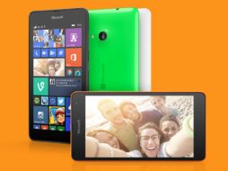 El Lumia 535 está disponible en México desde el 20 de marzo en colores negro, blanco y naranja. TWITTER / @LumiaColombia