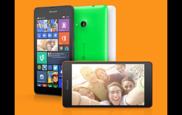 El Lumia 535 está disponible en México desde el 20 de marzo en colores negro, blanco y naranja. TWITTER / @LumiaColombia