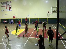 En la cancha del Sindicato de Ferrocarrileros se desarrollan los encuentros de la Magno Liga de Basquetbol. EL INFORMADOR / M. Vargas