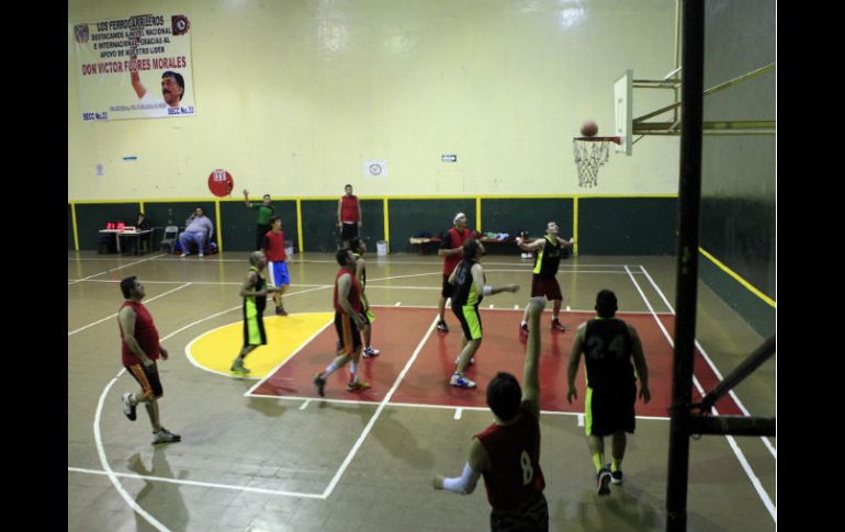 En la cancha del Sindicato de Ferrocarrileros se desarrollan los encuentros de la Magno Liga de Basquetbol. EL INFORMADOR / M. Vargas