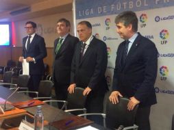 Tebas (c) consideró que la postulación del escrito jurídico es lo mejor para los clubes. TWITTER / @Tebasjavier