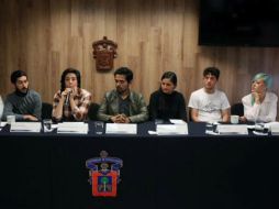 Los alumnos que se encargarán de realizar los cortometrajes ofrecieron una conferencia de prensa. TWITTER / @CUAAD_UdeG