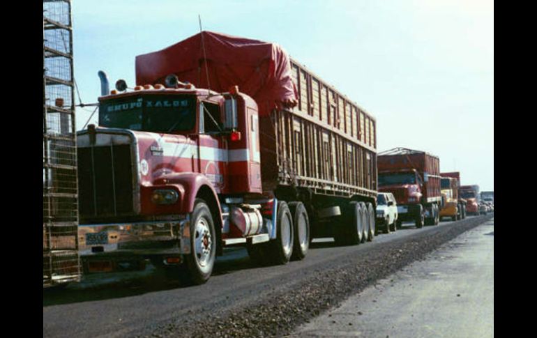 El pasado 10 de marzo, en EU se presentó una demanda contra el acuerdo que permite a los camiones mexicanos transitar por ahí. EL INFORMADOR / ARCHIVO