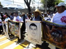 Tras seis meses de la desaparición de los estudiantes, sus familiares protestan en la Ciudad de México. SUN / F. Ramírez