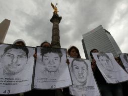 Con el Ángel de la Independencia de fondo, los manifestantes iniciaron la protesta que culminó en el Monumento a la Revolución. EFE / A. Cruz