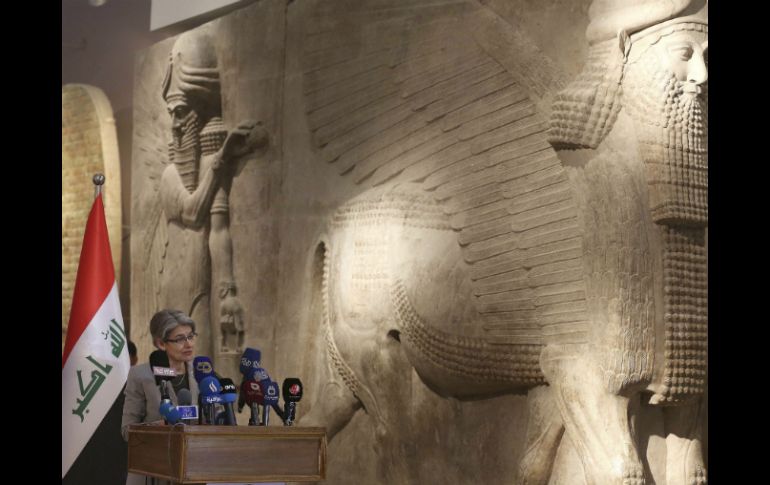 La directora general de la Unesco, Irina Bokova, da a conocer el proyecto en la Universidad de Bagdad. AP / K. Kadim