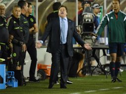 Miguel Herrera ve ante los paraguayos una prueba grande para su equipo. AFP / ARCHIVO