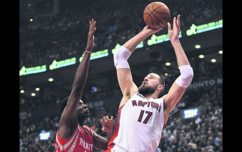 MORDACES. El equipo de los Raptors sigue consolidándose como un serio aspirante el título de la NBA. AP / F. Gunn