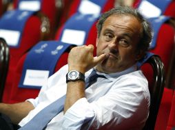 Michel Platini, presidente de la UEFA, indicó que ha sido un placer trabajar con Rummenigge, del Bayern. AP / ARCHIVO