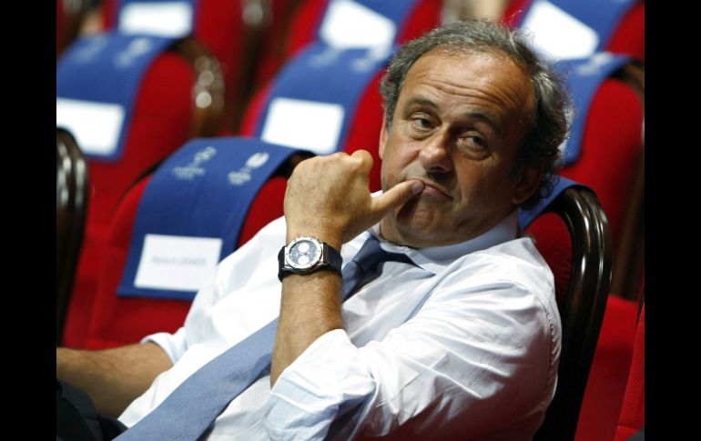 Michel Platini, presidente de la UEFA, indicó que ha sido un placer trabajar con Rummenigge, del Bayern. AP / ARCHIVO