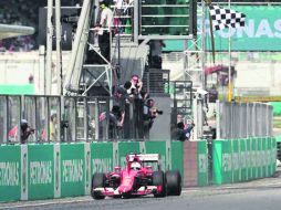 Malasia. Sebastian Vettel se llevó la bandera a cuadros en el Circuito de Sepang. AFP /