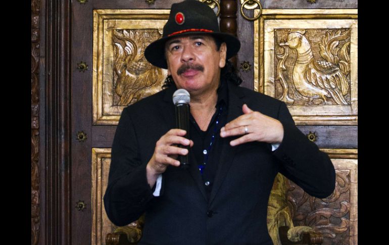 Carlos Santana será homenajeado con el premio Espíritu de la Esperanza por el activismo social que ejerce. AFP / ARCHIVO