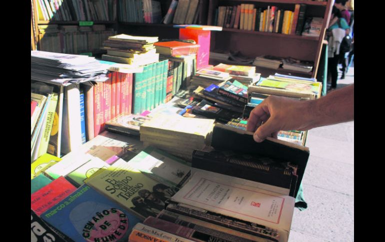 El callejón del Ex Convento del Carmen será el camino para hacerse con diversas joyas de la literatura universal. EL INFORMADOR / ARCHIVO