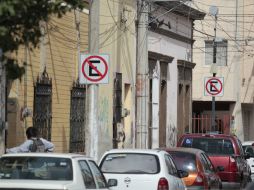 Estacionarse en zonas prohibidas figura como una de las infracción más comunes entre los conductores mexicanos. EL INFORMADOR / ARCHIVO