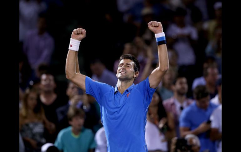 Djokovic, máximo favorito al título, requirió de una hora y 30 minutos de acción para doblegar a Isner. AFP / M. Stockman