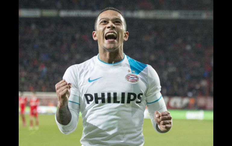 Memphis Depay consigue un doblete histórico y rompe la marca de los 19 goles. EFE / J. Ruhe