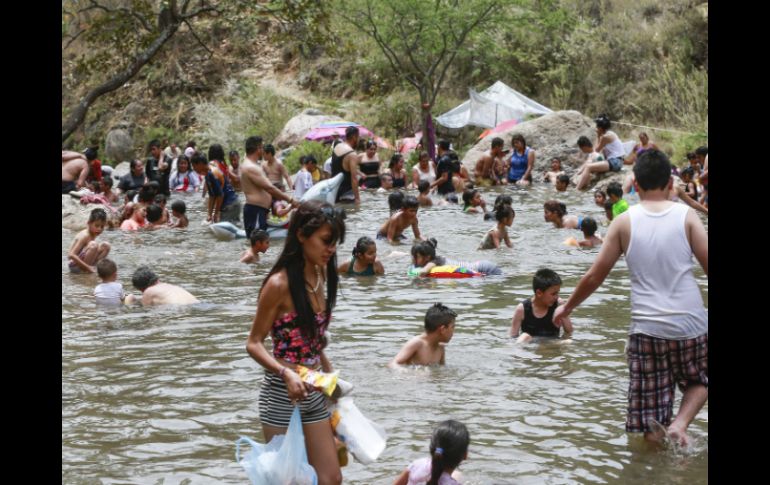 Cientos de mexicanos disfrutan del periodo vacacional que inició el 30 de marzo y culmina el 12 de abril. EL INFORMADOR / A. García