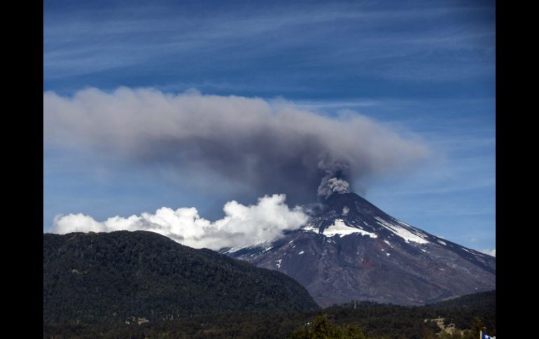 El volcán es vigilado a través de seis estaciones de monitoreo situadas en el edificio volcánico. EFE / F. Negroni