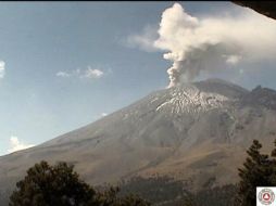 El volcán tuvo una emisión de vapor de agua y gas con dirección al oeste noroeste y no obtuvieron reportes de caída de ceniza. TWITTER / @webcamsdemexico.com