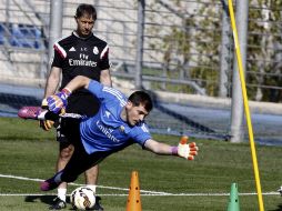 Ancelotti cree que hay madridistas que acuden precisamente al estadio a insultar a Casillas. EFE / J. Guillén