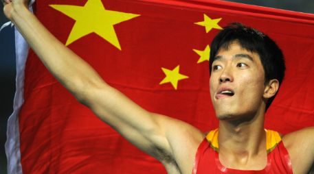 Xiang ganó oro en Atenas 2004 y entró en la historia del atletismo chino. AFP / ARCHIVO