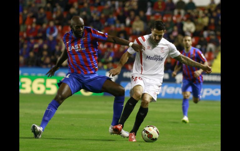 El Levante puso el futbol y el Sevilla los goles en el Ciutat de Valencia. AFP / J. Jordan