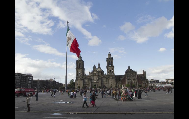 En el DF se utilizaron la Plaza Tolsá y la plancha del Zócalo, para recrear una persecución a uno de los villanos. EL INFORMADOR / ARCHIVO