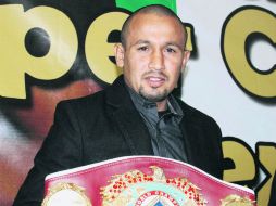 Orlando Salido ganó el título mundial superpluma de la OMB al vencer al tailandés Terdsak Kokietgym en septiembre del año pasado. MEXSPORT / F. Cruz