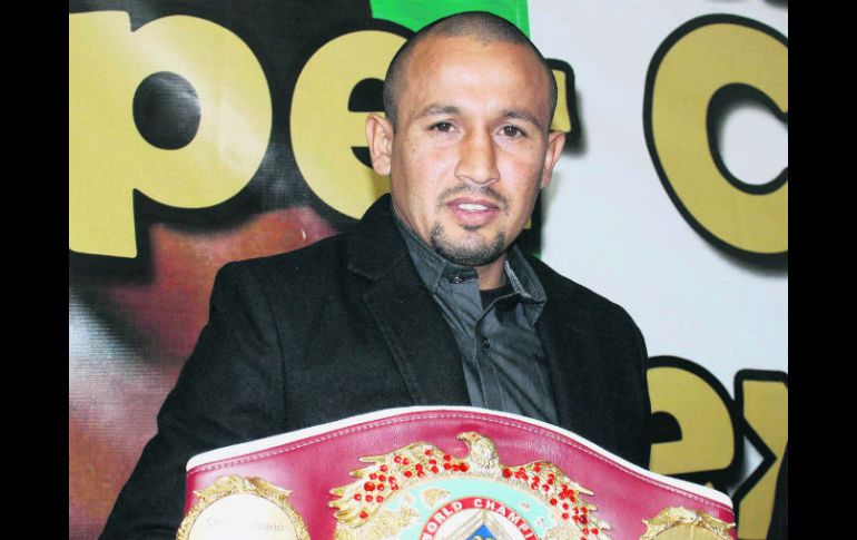 Orlando Salido ganó el título mundial superpluma de la OMB al vencer al tailandés Terdsak Kokietgym en septiembre del año pasado. MEXSPORT / F. Cruz