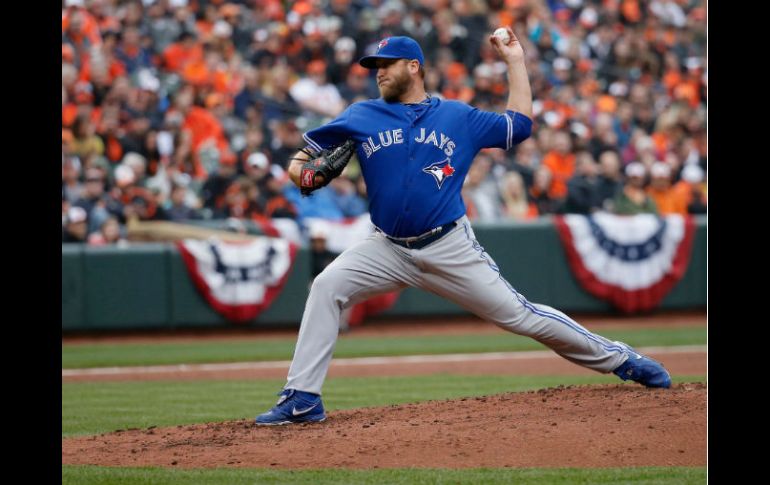 Oriole Park. El abridor Mark Buehrle realiza uno de sus lanzamientos durante la cuarta entrada. AFP / R. Carr