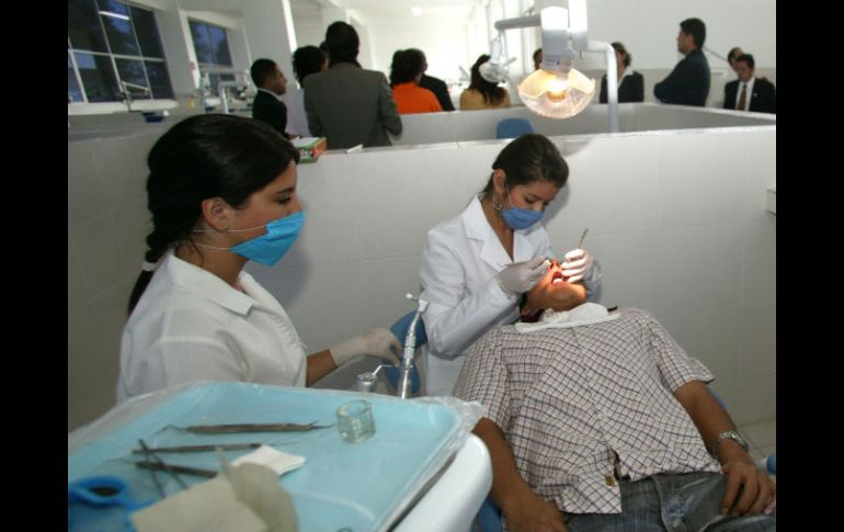 En 2014, la SSJ realizó 566 mil consultas dentales y más de 1.2 millones de acciones curativas asistenciales para limitar daños. EL INFORMADOR / ARCHIVO