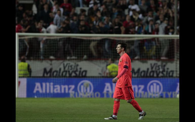 El Barça mantiene un juego preciso, pero el Sevilla no dejaba de presionar. AP / A. Fernández