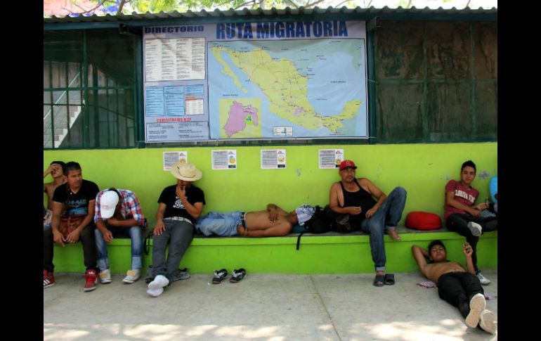 Migrantes en el albergue Hermanos en el Camino. La caravana podría salir el próximo miércoles. EFE /  R. Chaca