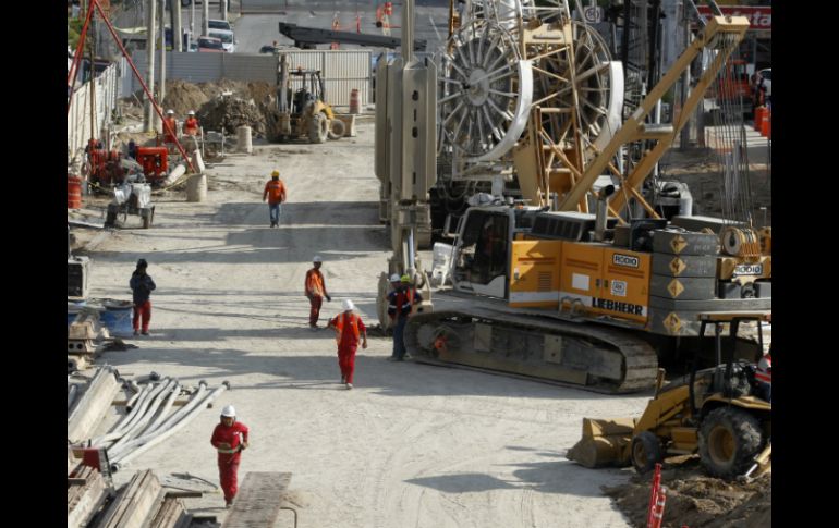 Los transportistas que trabajaron en las obras de la Línea 3 informan que son cerca de 200 camioneros afectados. EL INFORMADOR / ARCHIVO