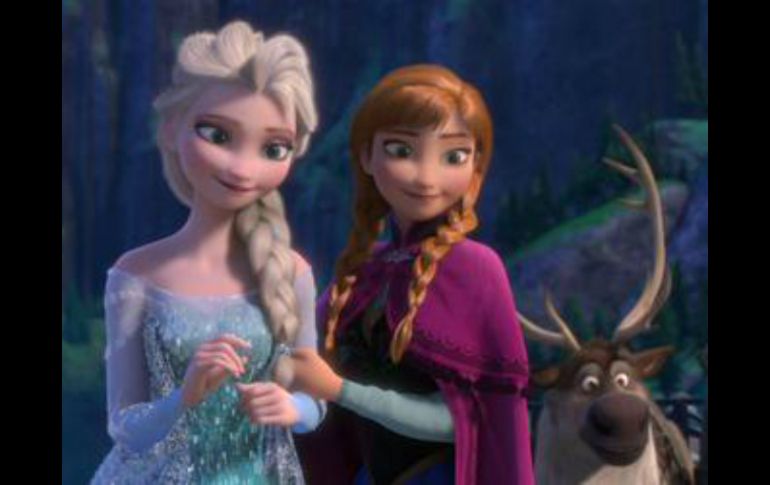 El tema 'Let it Go' de Frozen es interpretada en sus diversas versiones por Idina Menzel y Demi Lovato. TWITTER / @Disney