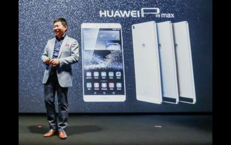 Richard Yu, representante de consumidores de Huawei, presentó a P8 y P8 Max, especificando algunas de sus características. TWITTER / @HuaweiDevice